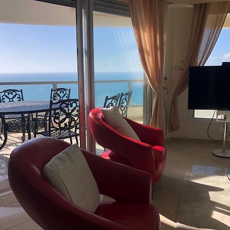 Sky Home Luxury Apartment With Sea View Bat Yam Exterior photo
