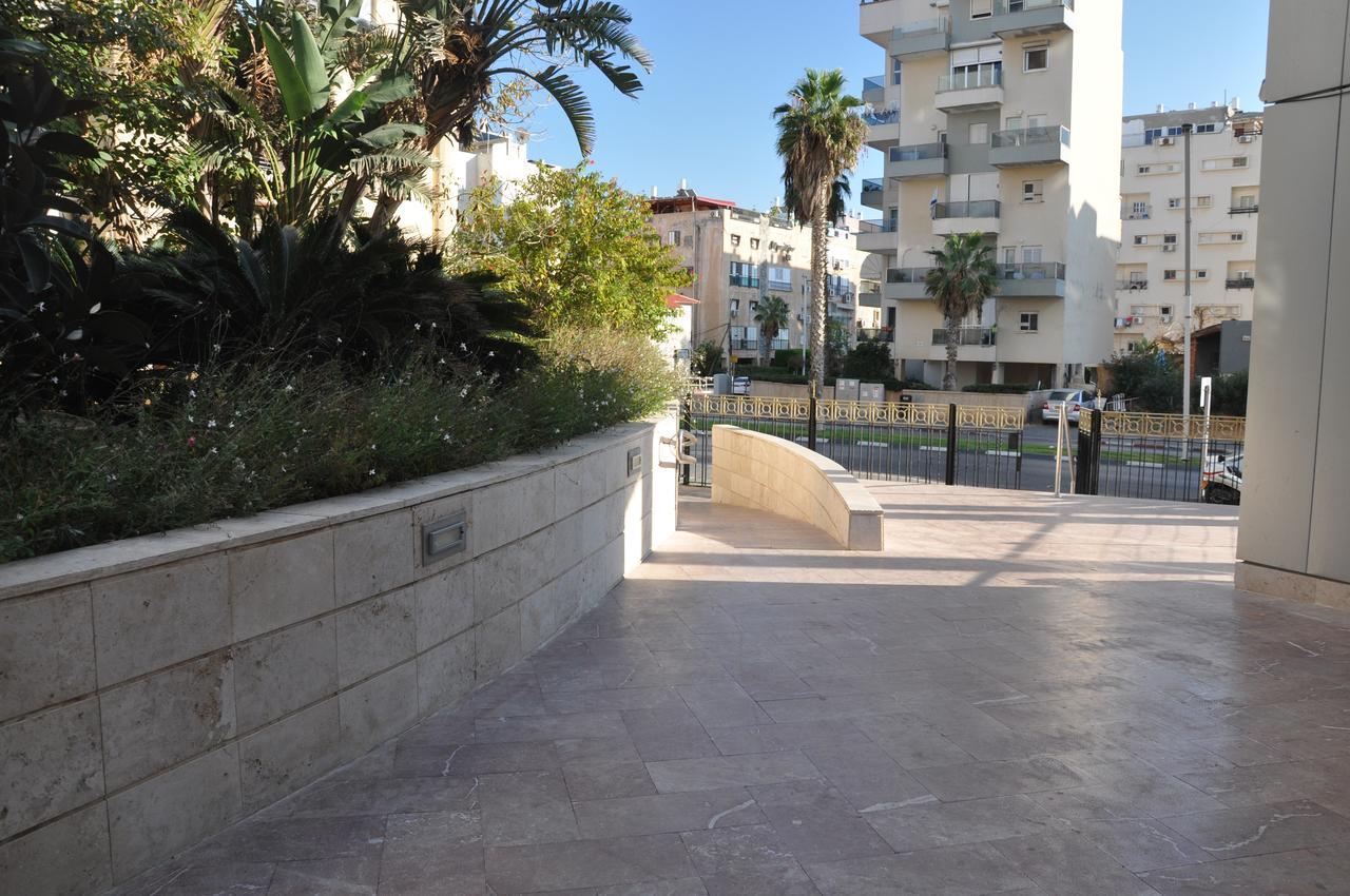 Sky Home Luxury Apartment With Sea View Bat Yam Exterior photo