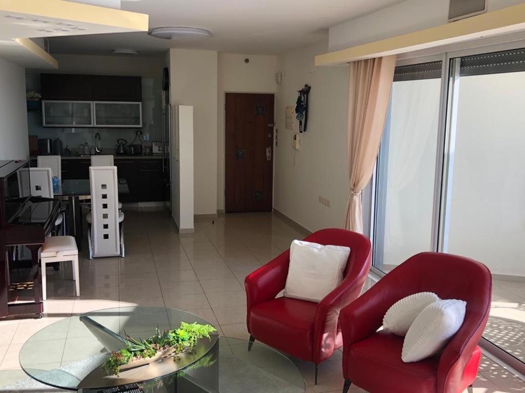 Sky Home Luxury Apartment With Sea View Bat Yam Exterior photo