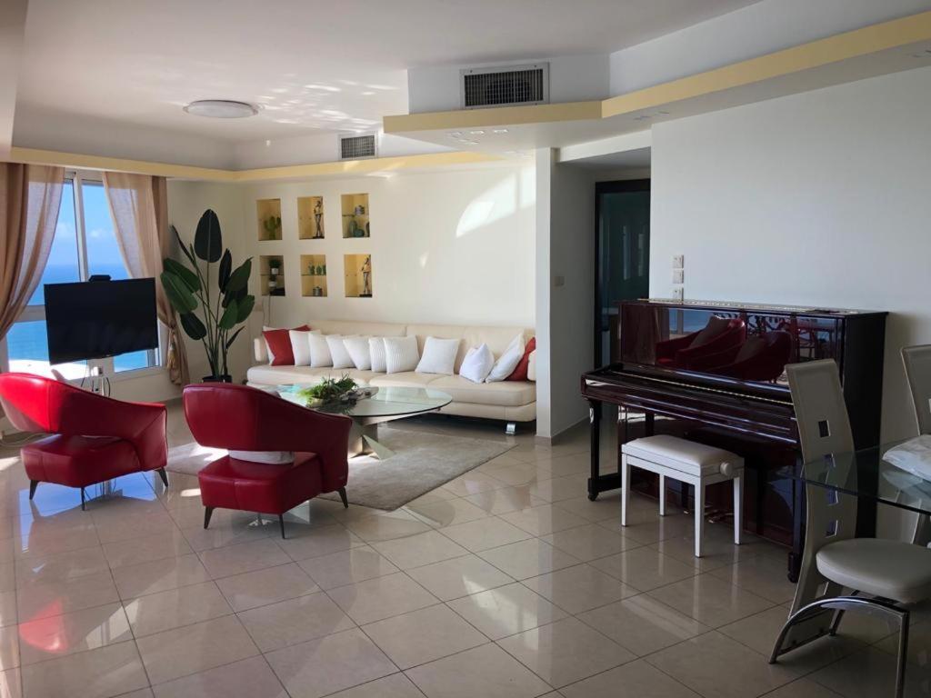 Sky Home Luxury Apartment With Sea View Bat Yam Exterior photo