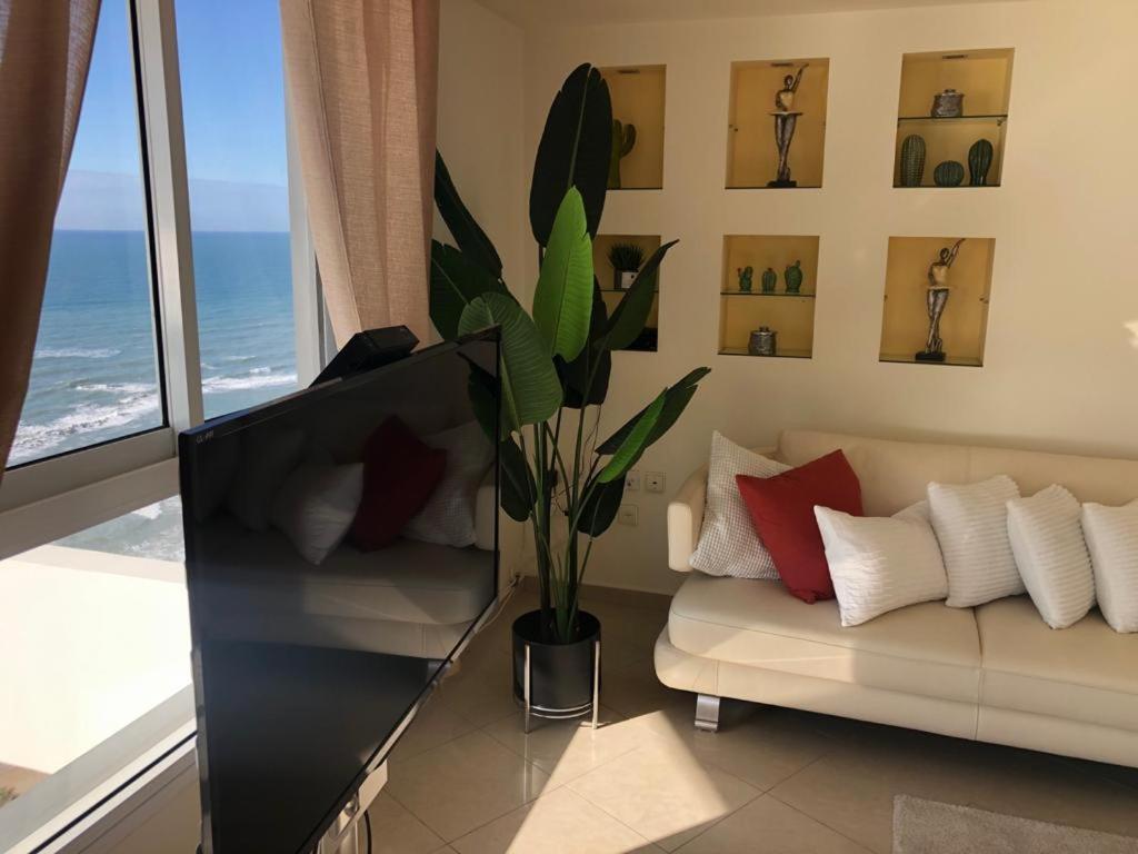 Sky Home Luxury Apartment With Sea View Bat Yam Exterior photo