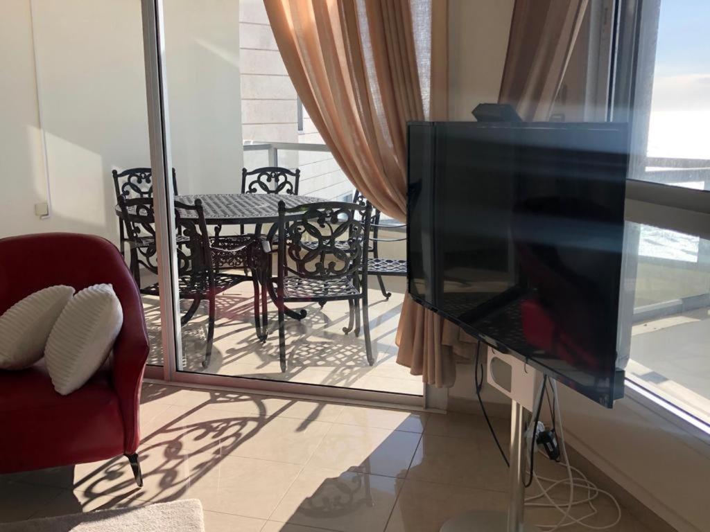 Sky Home Luxury Apartment With Sea View Bat Yam Exterior photo