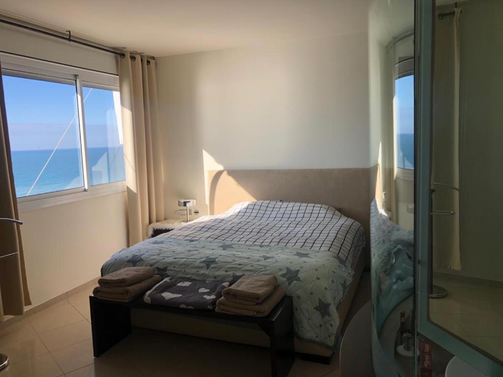 Sky Home Luxury Apartment With Sea View Bat Yam Exterior photo